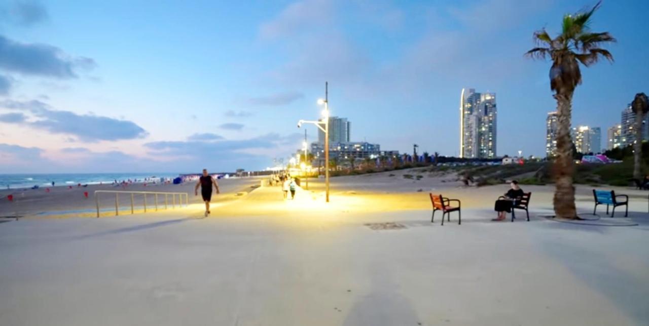 Apart Hotel TLV/Bat Yam Beach Front 1207 Bagian luar foto